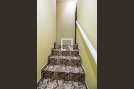 Escada de casa à venda com 3 quartos, 150m² em Jardim Tupanci, Barueri