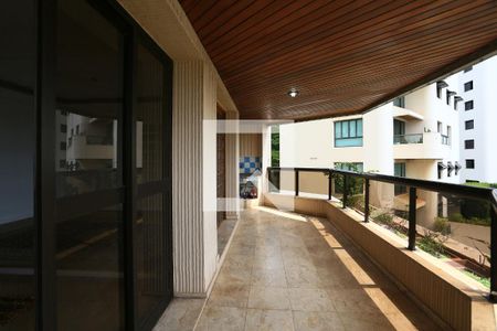 Varanda de apartamento à venda com 4 quartos, 242m² em Vila Suzana, São Paulo