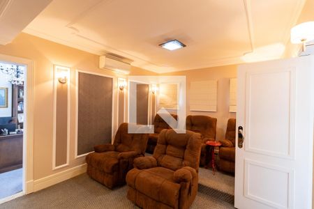 Sala de TV de casa de condomínio para alugar com 4 quartos, 632m² em Nonoai, Porto Alegre