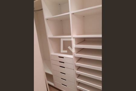 CLOSET de casa à venda com 3 quartos, 360m² em Jardim da Gloria, São Paulo