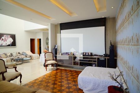 Sala de TV de casa de condomínio à venda com 7 quartos, 491m² em Charitas, Niterói