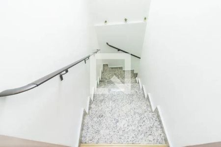 Escada de casa à venda com 3 quartos, 230m² em Jardim Sao Jose, São Paulo