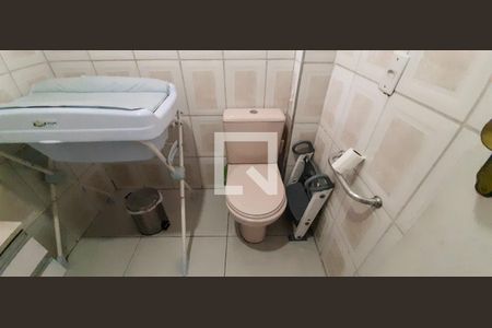 Banheiro Social de casa à venda com 3 quartos, 150m² em Metalúrgicos, Osasco