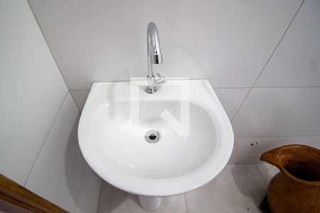 Banheiro de kitnet/studio para alugar com 1 quarto, 18m² em Jardim do Sol, Sorocaba