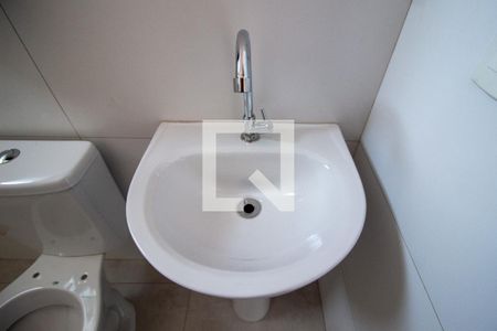 Banheiro de kitnet/studio para alugar com 1 quarto, 36m² em Jardim do Sol, Sorocaba