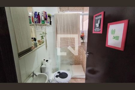 Banheiro de apartamento para alugar com 2 quartos, 50m² em Parque Santa Rosa, Suzano
