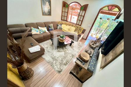 Sala de casa para alugar com 4 quartos, 180m² em Maria Helena, Belo Horizonte