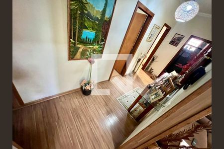 Corredor de casa para alugar com 4 quartos, 180m² em Maria Helena, Belo Horizonte