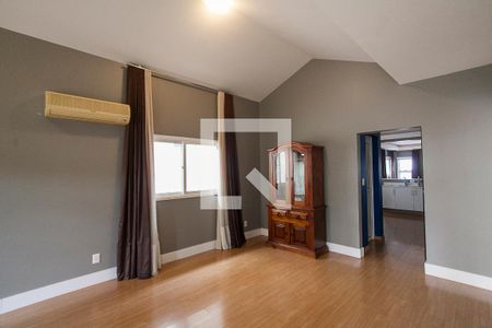 Sala de casa de condomínio para alugar com 4 quartos, 316m² em Jardim das Palmeiras, Uberlândia