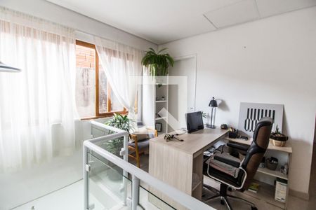 Escritório de casa à venda com 4 quartos, 202m² em Jardim Tupanci, Barueri