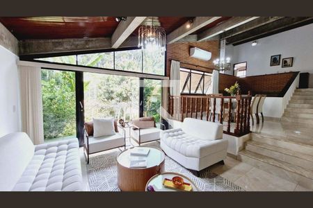 Casa de Condomínio à venda com 3 quartos, 245m² em Vila Suzana, São Paulo