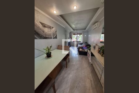 Sala de casa de condomínio à venda com 3 quartos, 150m² em Espírito Santo, Porto Alegre