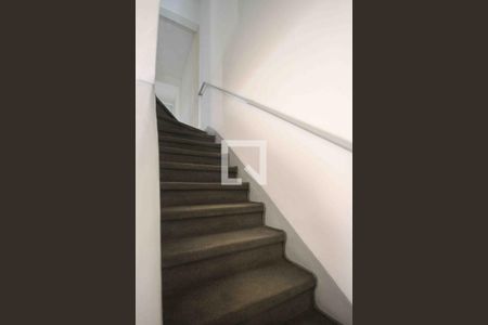 Escada de casa à venda com 4 quartos, 160m² em Vila Nova Pauliceia, São Paulo