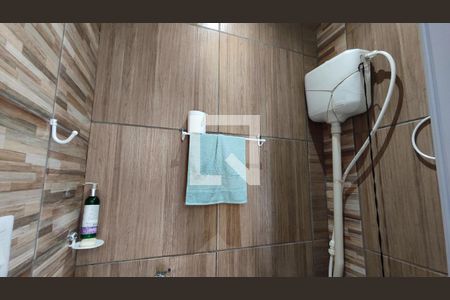 Lavabo de casa para alugar com 2 quartos, 90m² em Jardim das Oliveiras, São Paulo