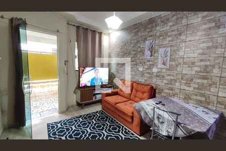 Sala de casa para alugar com 2 quartos, 90m² em Jardim das Oliveiras, São Paulo
