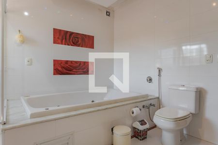 Banheiro da Suíte de casa à venda com 4 quartos, 470m² em Boa Vista, Porto Alegre