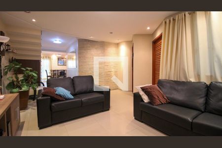 Sala de casa à venda com 5 quartos, 197m² em Jardim Teresa, São Paulo