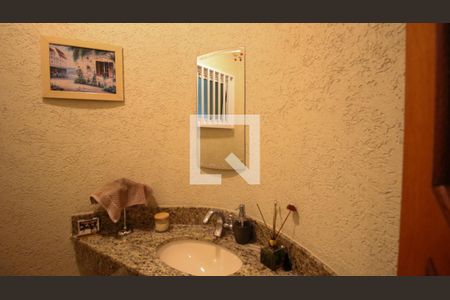 Lavabo de casa à venda com 5 quartos, 197m² em Jardim Teresa, São Paulo