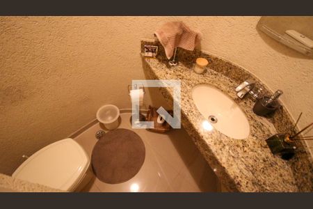 Lavabo de casa à venda com 5 quartos, 197m² em Jardim Teresa, São Paulo