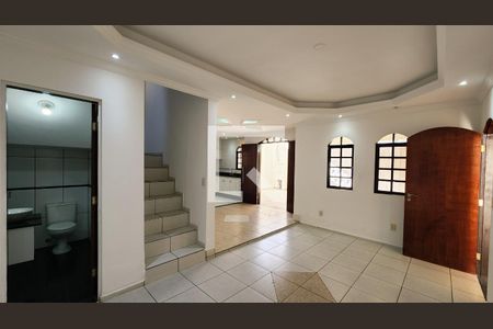 Sala de casa para alugar com 2 quartos, 135m² em Jardim das Tulipas, Jundiaí