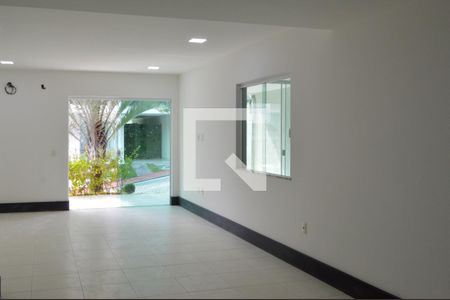 Sala de casa de condomínio para alugar com 4 quartos, 188m² em Freguesia (jacarepaguá), Rio de Janeiro