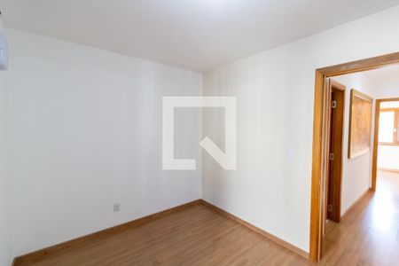 Quarto de casa de condomínio à venda com 2 quartos, 75m² em Teresópolis, Porto Alegre