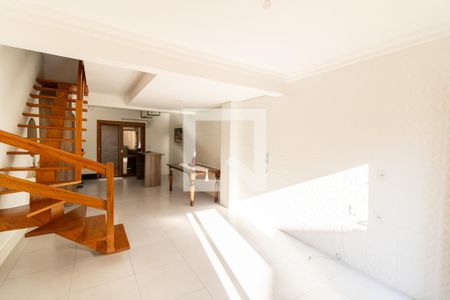 Sala de casa de condomínio à venda com 2 quartos, 75m² em Teresópolis, Porto Alegre