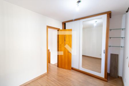 Quarto de casa de condomínio à venda com 2 quartos, 75m² em Teresópolis, Porto Alegre