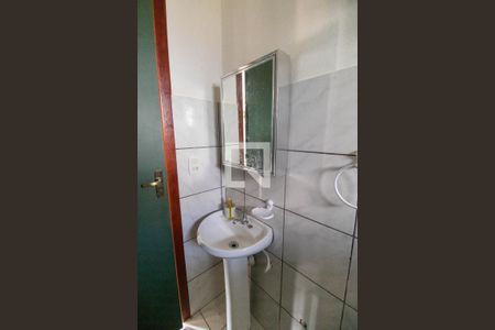 Banheiro de kitnet/studio para alugar com 1 quarto, 35m² em Engenho do Mato, Niterói