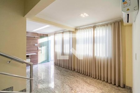 Sala de casa à venda com 3 quartos, 105m² em Santa Terezinha, Belo Horizonte