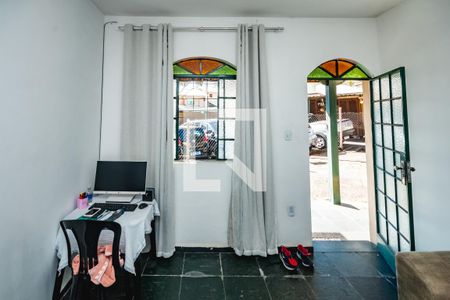 Sala de casa à venda com 2 quartos, 100m² em Vila Cloris, Belo Horizonte