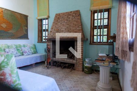 Sala de casa de condomínio à venda com 5 quartos, 326m² em Jardim Petropolis, Nova Lima