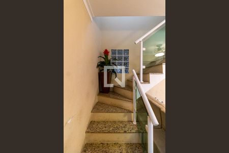 Escada de casa de condomínio à venda com 2 quartos, 75m² em Vila Carolina, São Paulo