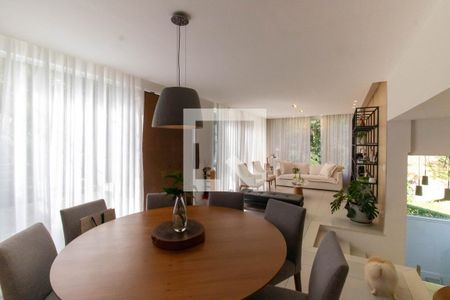 Sala de casa de condomínio para alugar com 5 quartos, 400m² em Itaipu, Niterói