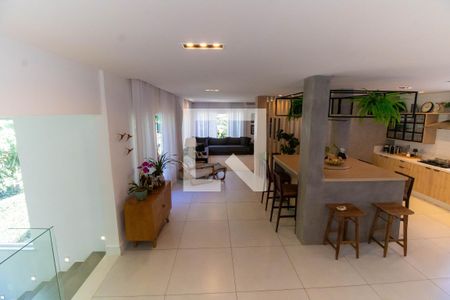 Sala de casa de condomínio para alugar com 5 quartos, 400m² em Itaipu, Niterói