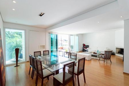 Sala 1 de casa de condomínio para alugar com 3 quartos, 400m² em Vila D’el Rey, Nova Lima