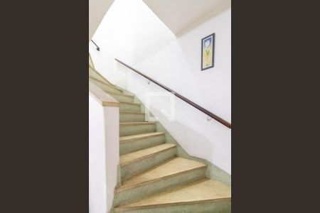 Escada de casa à venda com 3 quartos, 253m² em Vila Sao Rafael, Guarulhos