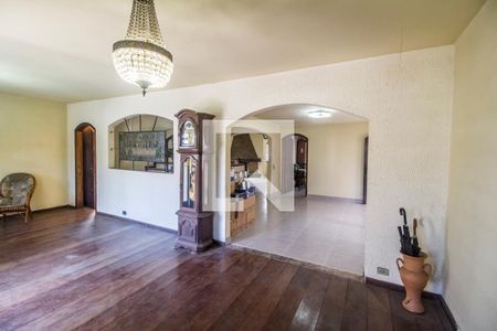 Sala de casa de condomínio à venda com 4 quartos, 385m² em Residencial Cinco (alphaville), Santana de Parnaíba