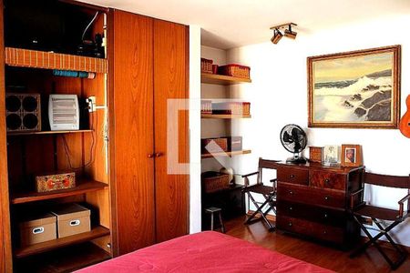 Casa à venda com 6 quartos, 300m² em Jardim Peri Peri, São Paulo