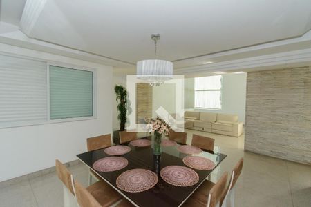 Sala de casa à venda com 3 quartos, 500m² em Jardim Riacho das Pedras, Contagem