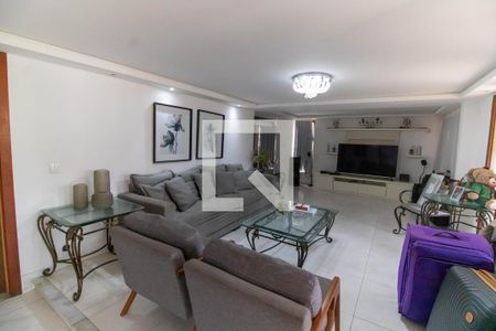 Sala de casa para alugar com 4 quartos, 1002m² em Piratininga, Niterói