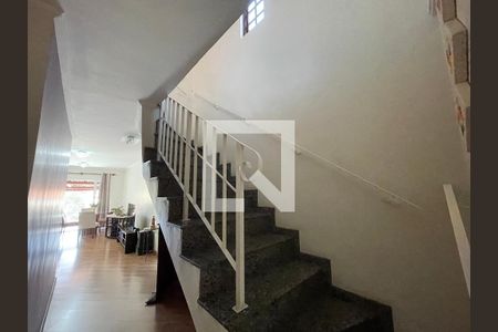 Escada de casa para alugar com 3 quartos, 182m² em Butantã, São Paulo