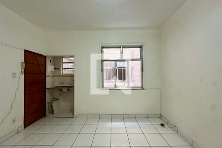 Sala/Quarto de kitnet/studio para alugar com 1 quarto, 27m² em Centro, Rio de Janeiro