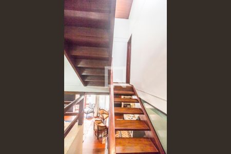 Escada de casa de condomínio à venda com 3 quartos, 176m² em Centro de Apoio I (alphaville), Santana de Parnaíba