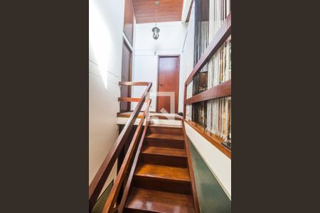 Escada de casa de condomínio à venda com 3 quartos, 176m² em Centro de Apoio I (alphaville), Santana de Parnaíba