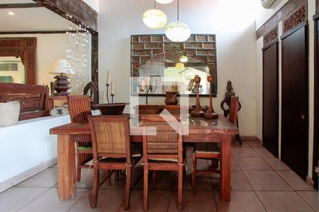 Sala de casa de condomínio para alugar com 4 quartos, 560m² em Itanhangá, Rio de Janeiro