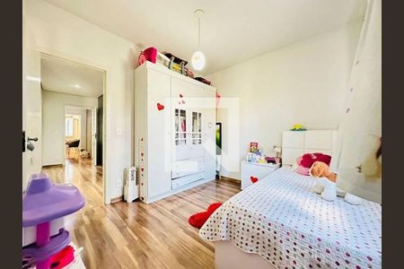 Casa à venda com 3 quartos, 360m² em Heliópolis, Belo Horizonte