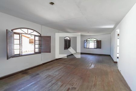 Sala de casa à venda com 5 quartos, 500m² em São Luiz, Belo Horizonte