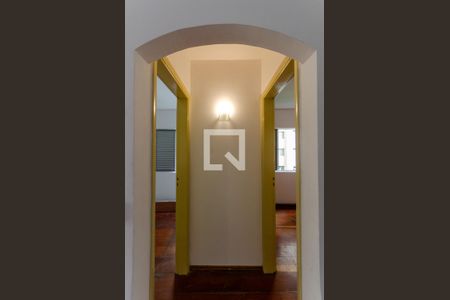 Corredor de apartamento à venda com 2 quartos, 56m² em Parque Maria Domitila, São Paulo