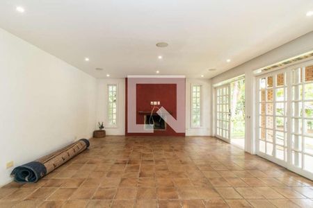 Sala de casa de condomínio para alugar com 3 quartos, 456m² em Granja Viana, Cotia